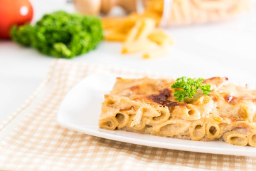 baked penne pasta with cheese and ham