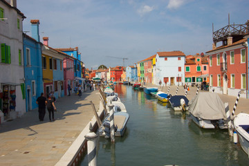 Fototapeta na wymiar Canale navigabile di Burano a Venezia