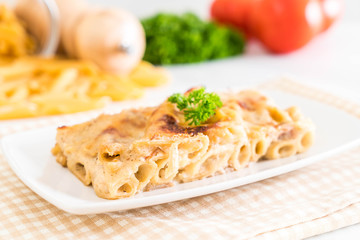 baked penne pasta with cheese and ham