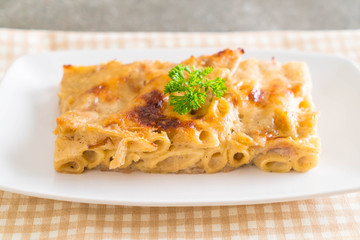 baked penne pasta with cheese and ham