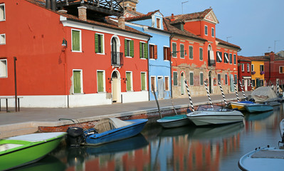 Fototapeta na wymiar colored houses on the island of Burano in Venice in Italy with t