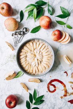 Preparing an apple cake
