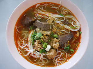 Rice noodles with spicy pork sauce, include Pork Chops, pork with bone, vegetables, blood boiled pork