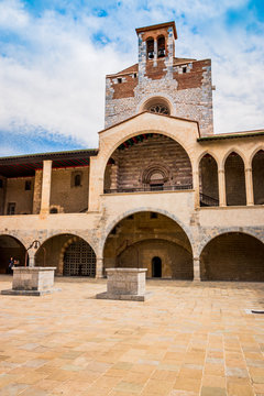 La cour du Palais des Rois de Majorque à Perpignan