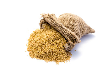 Cous Couscous hartweizen 
isoliert freigestellt auf weißen Hintergrund, Freisteller
