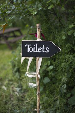 Toilets sign