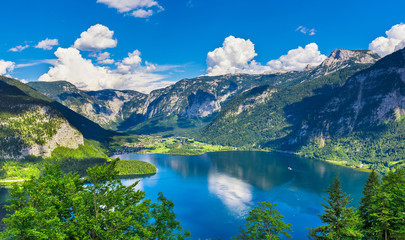 Fototapeta na wymiar Panoramic view on Austrian mountains Alps lake Hallstattersee