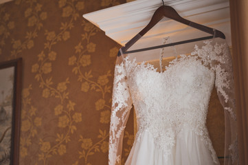 Openwork wedding dress 8017.