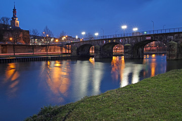 Fototapeta na wymiar Alte Brücke in Saarbrücken