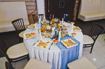 Beautifully decorated holiday table with snacks 8091.
