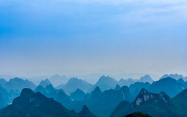 Fototapeta na wymiar Bergpanorama in China Guilin