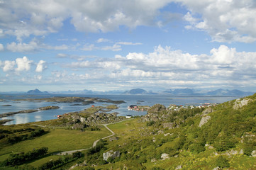 Fototapeta na wymiar Inselwelt der Lofoten in Norwegen