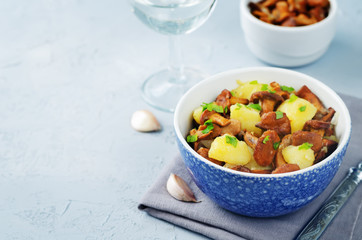 Chanterelle onion fried potatoes