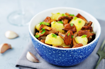 Chanterelle onion fried potatoes
