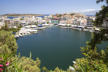 Fototapeta na wymiar Lake-bay in Agios Nikolaos on the island of Crete