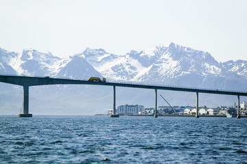 Inseln und Berge in den Lofoten in Norwegen