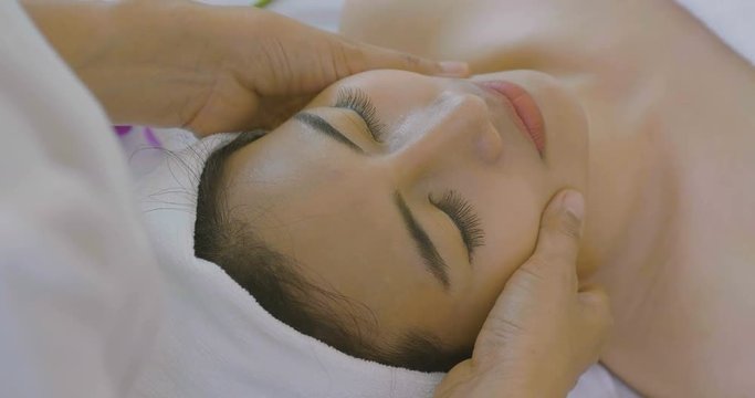 Beautiful Asian Woman having beauty treatments in the spa salon