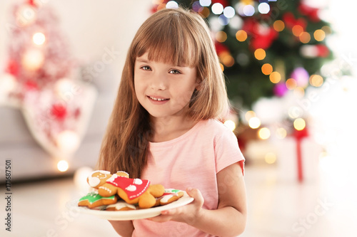 Rezultat slika za Cute little girl and cristmas coocies