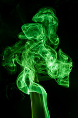 Obraz premium Green smoke movement on black background.