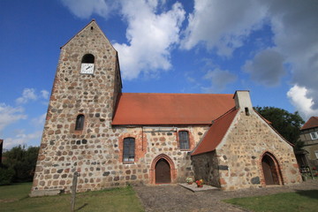 Fototapeta na wymiar Historische Dorfkirche von Kaulitz in der Altmark