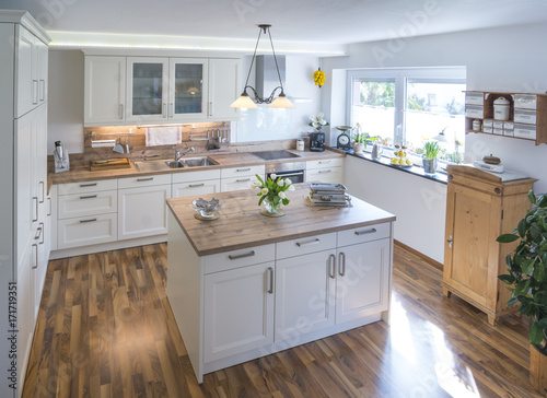 "moderne Küche in rustikalem Stil" Stockfotos und lizenzfreie Bilder