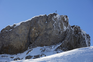 Naklejka na ściany i meble Hoher Ifen 2230m mit Gipfelkreuz, Kleinwalsertal, Alpen, Österreich, Europa