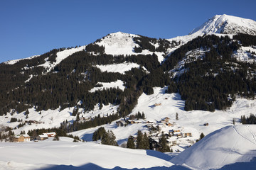 Fototapeta na wymiar Mittelberg im Kleinwalsertal, Alpen, Österreich, Europa