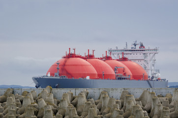 LNG CARRIER © Wojciech Wrzesień