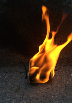 Kibrit ve ateş (match and fire)