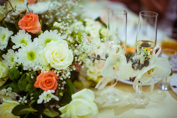 Champagne flute decorated with white flower
