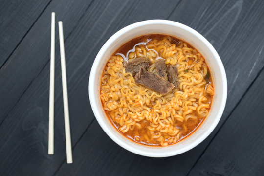 A bowl with noodles with meat