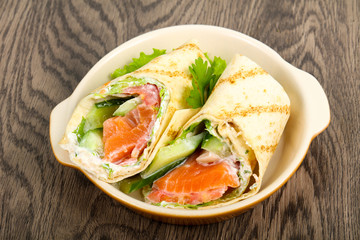 Salmon bread roll