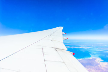 飛行機 窓からの景色
