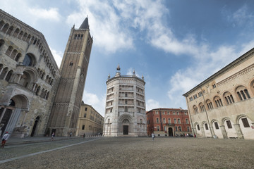 Fototapeta na wymiar Parma (Italy): cathedral square