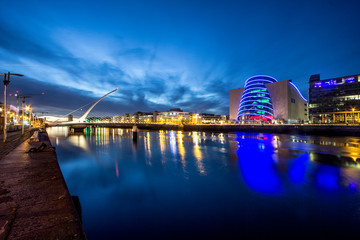 Obraz premium Widok na Dublin nocą