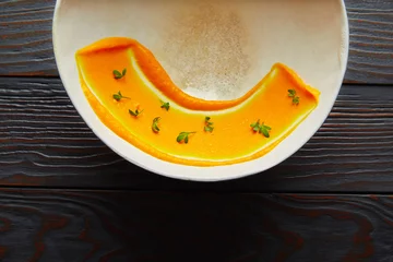 Türaufkleber creamy carrot cream painted on white bowl © lunamarina