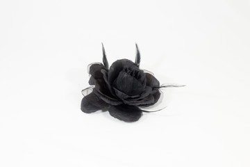 Tocado floral negro