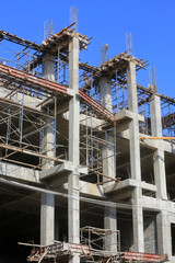 Chantier de construction d'un immeuble pour les touristes. Vang Vieng. Laos. / Shipyard for construction of a building for tourists. Vang Vieng. Laos.