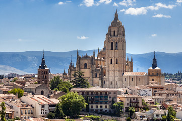 Fototapeta na wymiar Vista de la ciudad de Segovia desde la Torre de Juan II del Alcázar, Segovia, España,