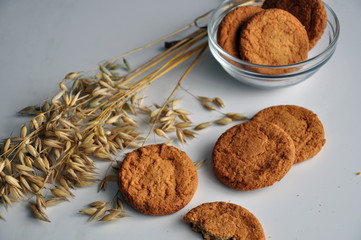 колоски овса и печенье
