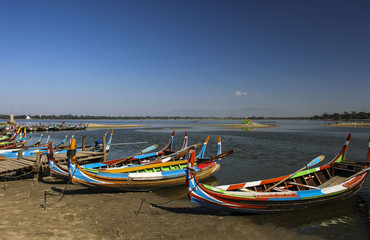 Fototapeta na wymiar The local boat in Taungthaman Lake near U Bein Bridge in Amarapura, Myanmar (Burma)