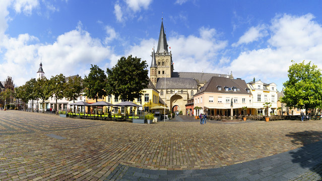 Marktplatz in Xanten mit Xantener Dom 