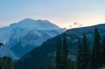 Obraz premium Shadow Lake To Sunrise Camp Mt. Rainier National Park