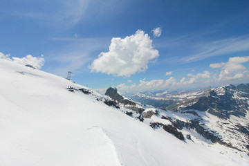 Fototapeta na wymiar Mt. Titlis, Switzerland From the viewpoint 360 degree panoramic, the popular tourist attractions of Switzerland.