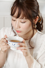 Beautiful Japanese woman enjoying tea - 171829748