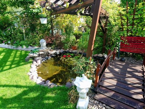 kleine Br&uuml;cke / Teich / Schrebergarten