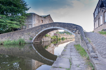 Naklejka premium Bridge over Canal