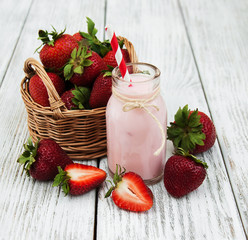 yogurt with fresh strawberries