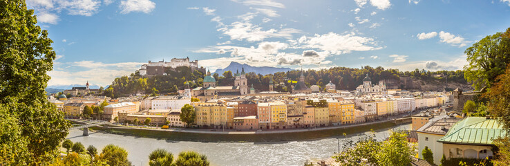 Naklejka premium Twierdza Hohensalzburg, Salzburg, widok z Kapuzinerberg, panorama