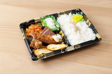 ポークたまご弁当